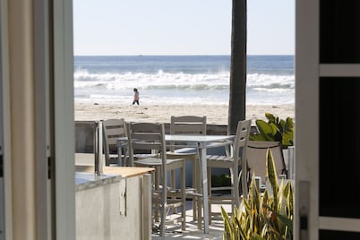 Ocean Front Condo On the Sand with Ocean View - Clean