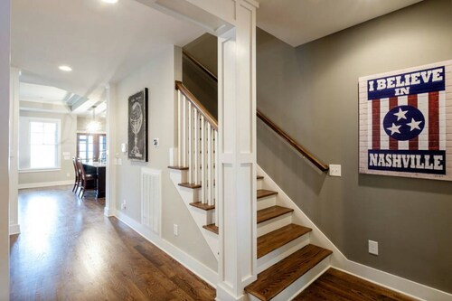 Walk to some of Nashville's best shopping ,dining and parks! Great for families