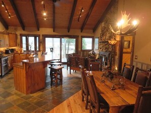 Dining - Mountain Lodge in Alpine close to Jackson Hole & National Parks (Alpine)