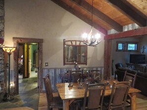Dining - Mountain Lodge in Alpine close to Jackson Hole & National Parks (Alpine)