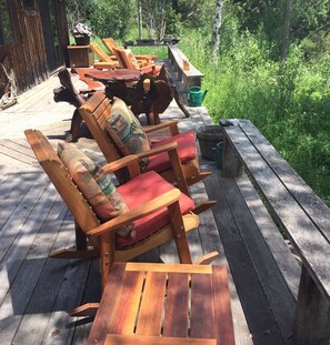 Outdoor dining - Mountain Lodge in Alpine close to Jackson Hole & National Parks (Alpine)