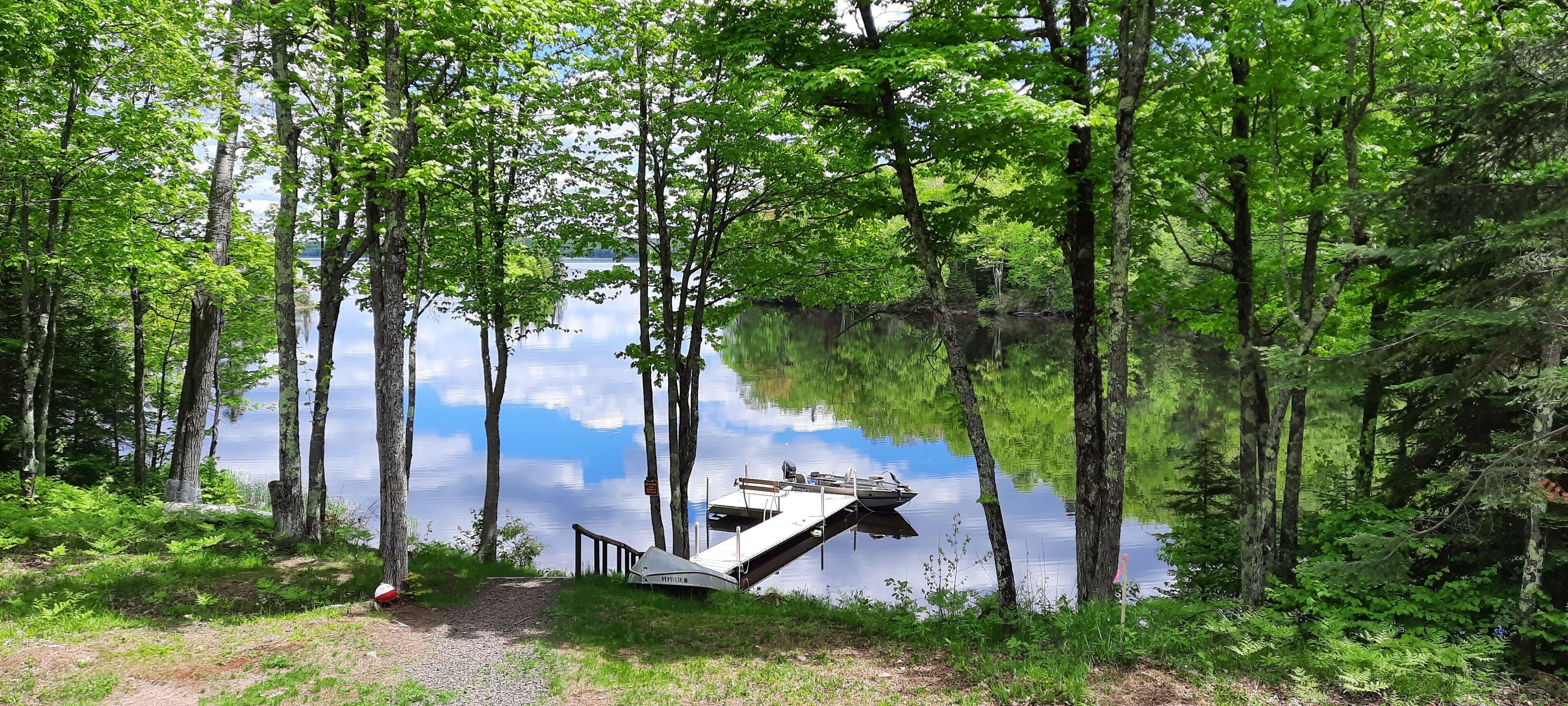  Authenic Amish built log cabin on 3,300 acre Gile Flowage. All Modern Amenities