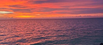 BEAUTIFUL OCEANFRONT BEACH LOCATION -  FALL SPECIALS!!!!