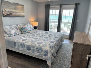 6 soverom, strykejern/-brett, reiseseng for barn og wi-fi (inkludert)