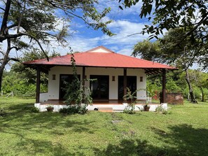Exterior - Oceanfront Escape: 2BR Bungalow on Nicaragua’s Treasure Beach (Salinas Grandes)