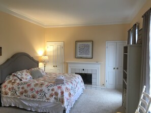 2 slaapkamers, een strijkplank/strijkijzer, wifi, beddengoed