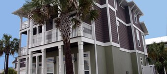 100 Yards to Beach: 3 King Beds, Bunks, HEATED PRIVATE POOL - 5 Baths