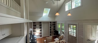 Adorable Lopez Island Cottage