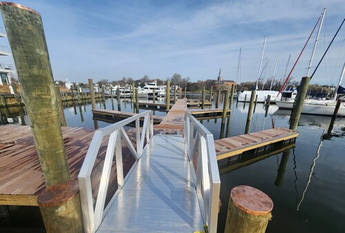 Beautiful Condo - Water View Near City Dock