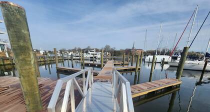 Beautiful Condo - Water View Near City Dock