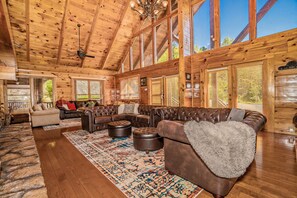 Interior - Swim Spa Pool - Hot Tub - Theater & Game Room - 5 mins to Pigeon Forge (Pigeon Forge)