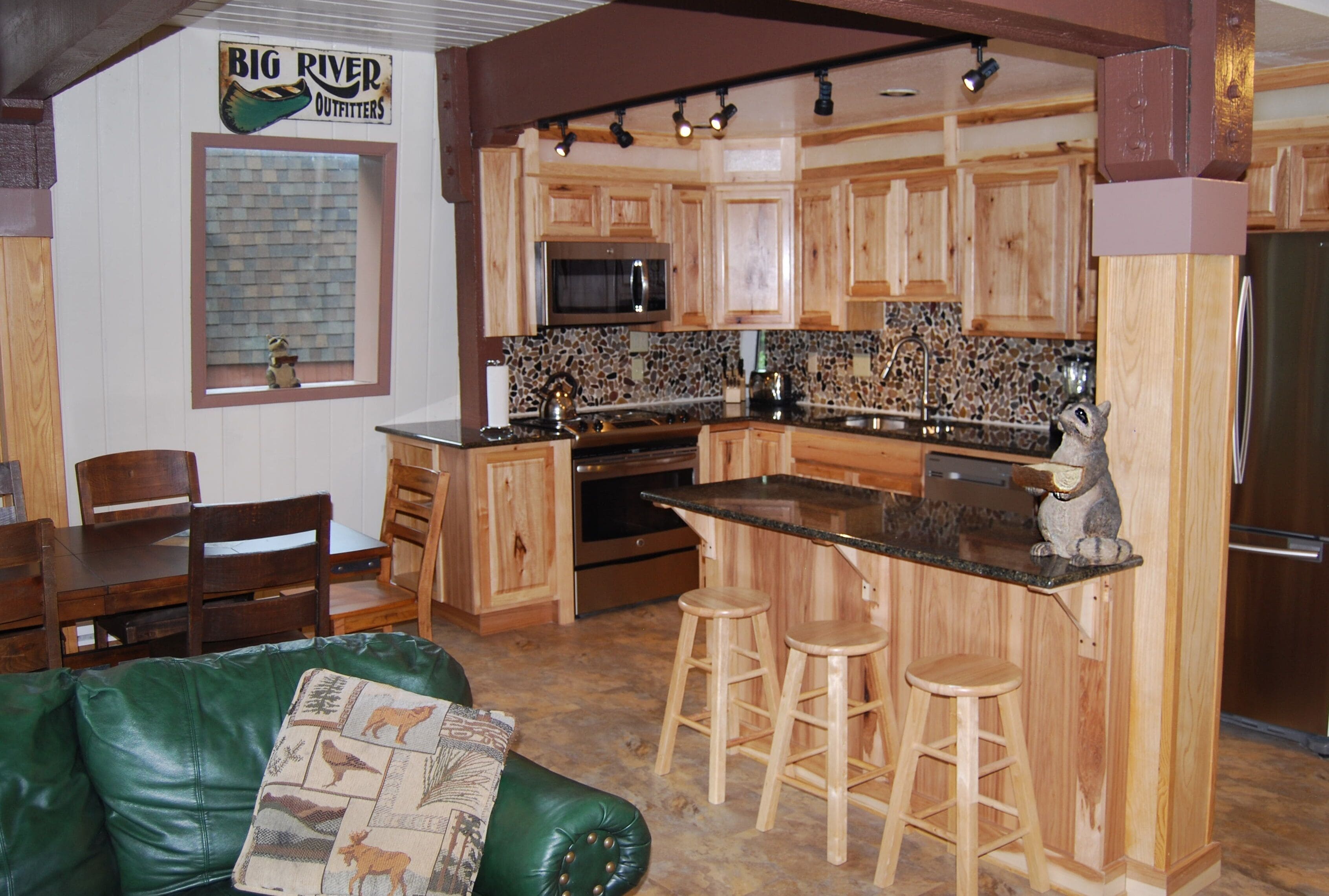 3BR Palisades Tahoe Getaway w/ private HOT TUB on our deck, near Free Shuttles