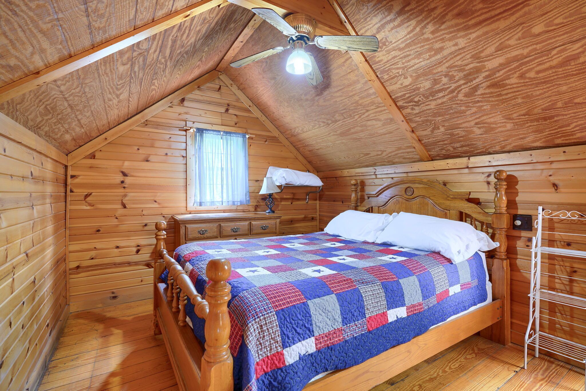 2 bedrooms, WiFi (free), bed sheets