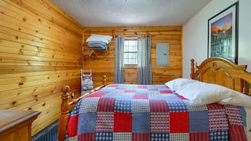 2 bedrooms, WiFi (free), bed sheets