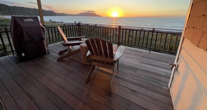 Sun House Freshwater Bay: Oceanfront