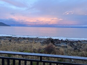 On the beach, beach towels - The Sun House at Freshwater Bay: Oceanfront (Port Angeles)
