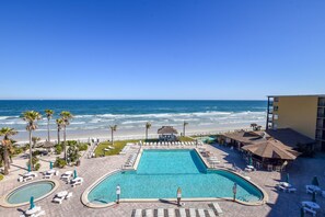 Piscine couverte, piscine extérieure