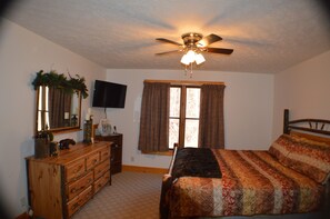4 bedrooms, iron/ironing board, free WiFi, bed sheets