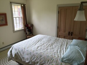 6 bedrooms, WiFi, bed sheets - Wonderful VT Get Away, Great Family Fun, WiFi, and Air Conditioning. (Hardwick)