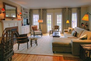 Smart TV, fireplace, DVD player, table tennis