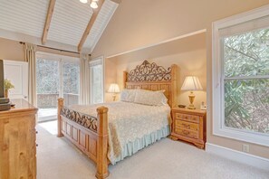 4 bedrooms, iron/ironing board, free WiFi, bed sheets