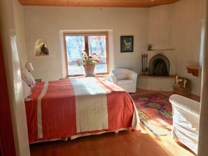 5 Schlafzimmer, Schreibtisch, Bügeleisen/Bügelbrett, WLAN