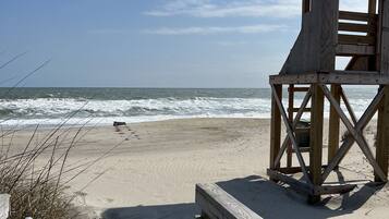 Beach nearby, sun-loungers, beach towels