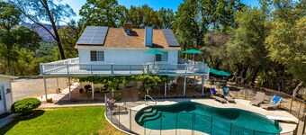 Yosemite Oaks Retreat, Views, Pool & Hot Tub, Game Room, & So Much More!
