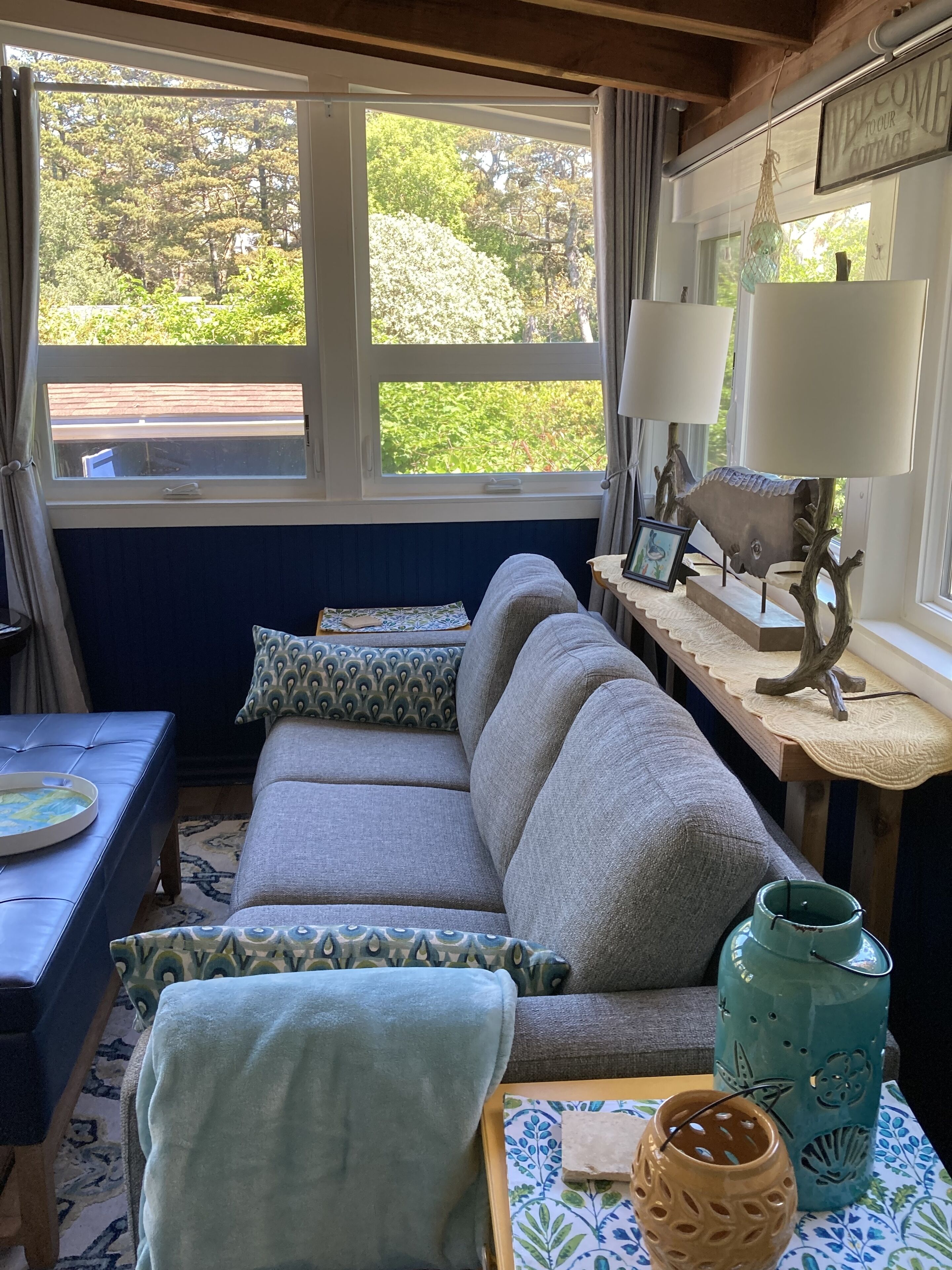 TV connectée, lecteur de DVD, livres, vidéothèque