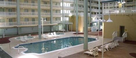 Sisäuima-allas, ulkouima-allas