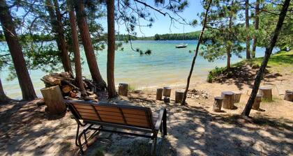 Kaunis Lakefront - Guthrie Pines Semi Rustic Cottage - yksityinen 8 + acres- Nizza