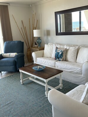 Smart-TV, DVD-Player, Bücher