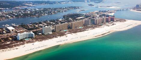 Plage, chaises longues