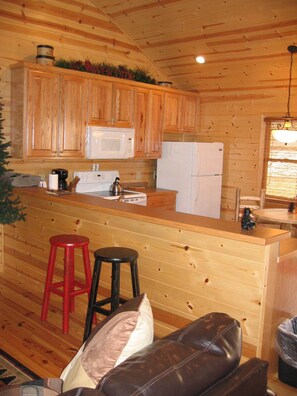 Interior - Bear Claw Cabin, Located in Blairsville,Ga ! On Richard Russell Scenic Hwy !! (Blairsville)