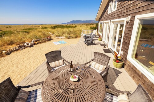 Spectacular Large Oceanfront Home • Panoramic View • Quiet Area • Dog Friendly 