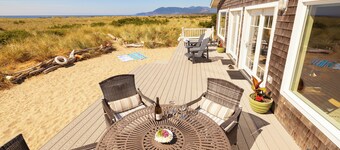 Spectacular Large Oceanfront Home • Panoramic View • Quiet Area • Dog Friendly 