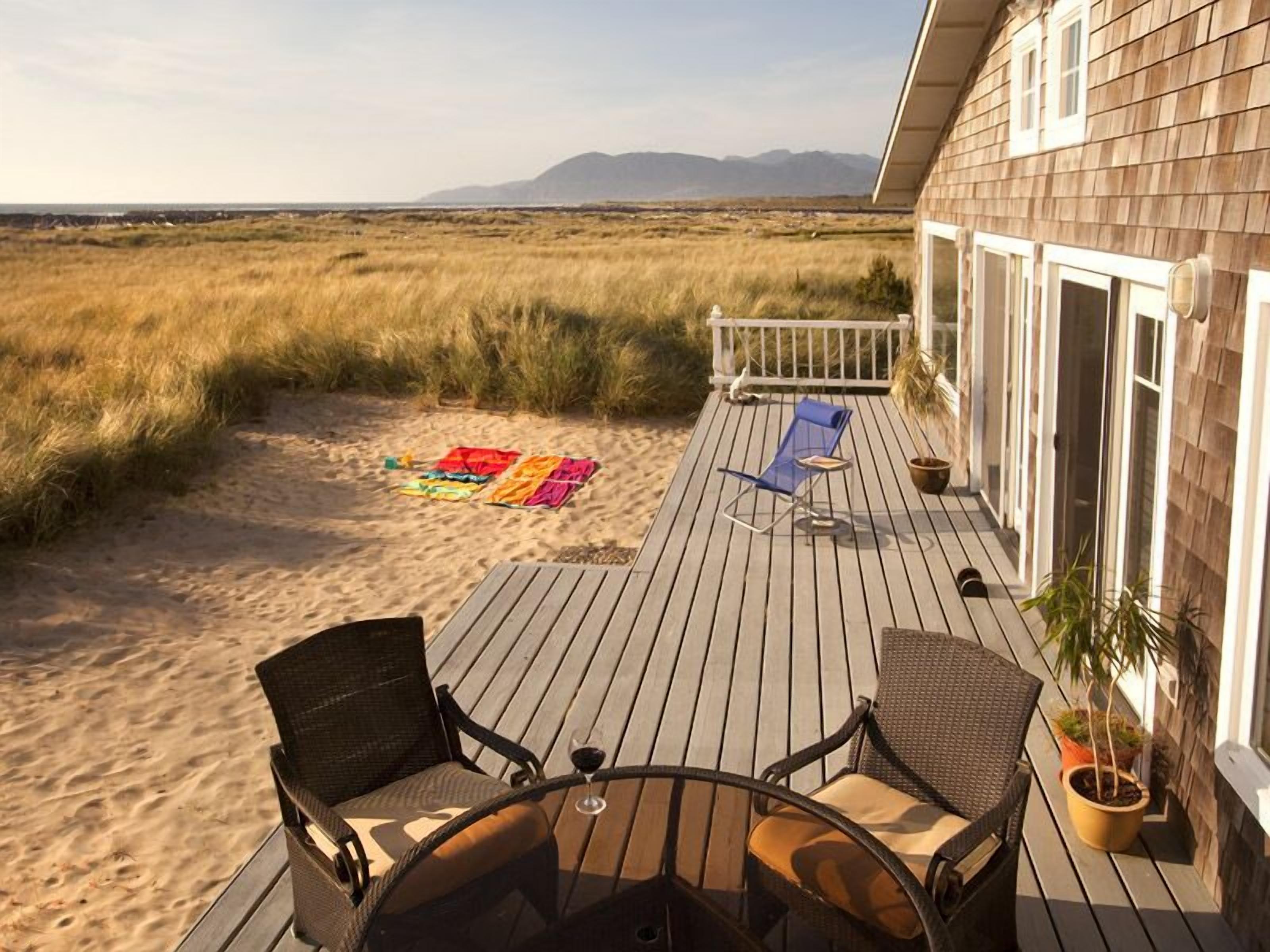 Spectacular Oceanfront Home • Panoramic View • Quiet Area • Dog Friendly 