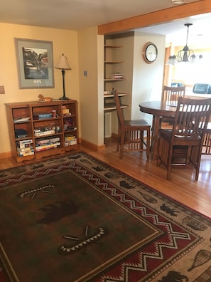 Dining - Great Location Next to Fishtown in Leland (Leland)