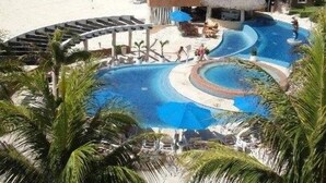 A resort with a large pool, beach, and ocean view. - Huge true Beachfront condo w/ full resort amenities & washer/dryer (Playa del Carmen)