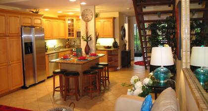 Luxury townhouse on Turtle Bay golf course near the ocean
