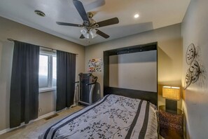 7 bedrooms, desk, iron/ironing board, travel crib - BEAUTIFUL 7/5 W/POOL/HOT TUB LOTS OF ROOM (Chico)