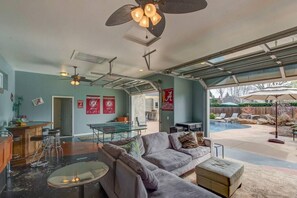 Outdoor dining - BEAUTIFUL 7/5 W/POOL/HOT TUB LOTS OF ROOM (Chico)