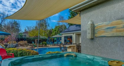 Mucha diversión LOTES DE HABITACIÓN! Piscina, Hottub, Ping Pong, Tablero de dardos, Área de juegos para niños