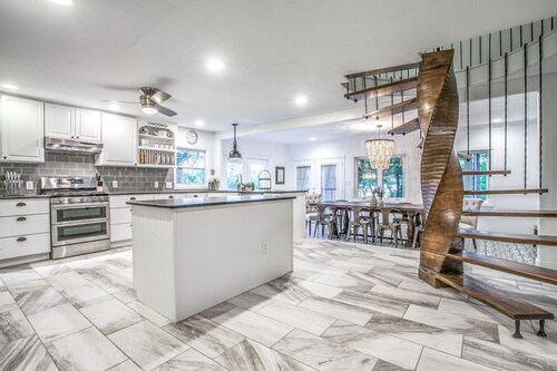 Rufuge at the Lake ... Relax and escape the day-to-day while visiting DFW!