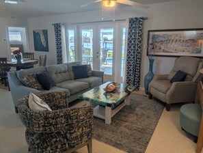 TV connectée, lecteur de DVD, livres, médiathèque