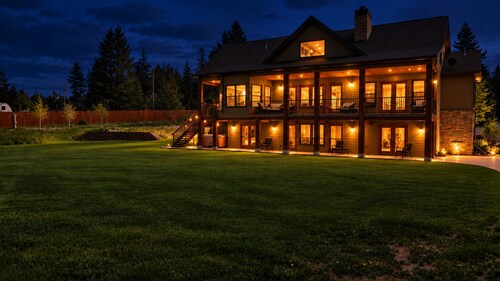 Mt. Bachelor View - Near Sunriver - Sleeps 15+ - Hot Tub - Dog Friendly!