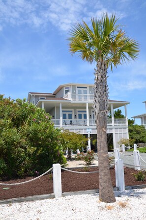 Exterior - "No Holden Back" Luxury 2nd Row Home, 4 Bedrooms / 3.5 Bathrooms (Holden Beach)