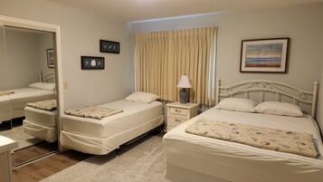 4 bedrooms, desk, iron/ironing board, free WiFi