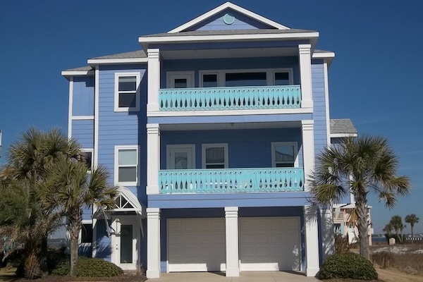 Two Large Decks Face the Gulf of Mexico