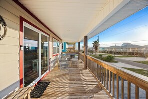 Terrace/patio - Maw-Maws,Walk to the beach, Pets Welcome ,Carpet Free,Quite Location (Gulf Shores)